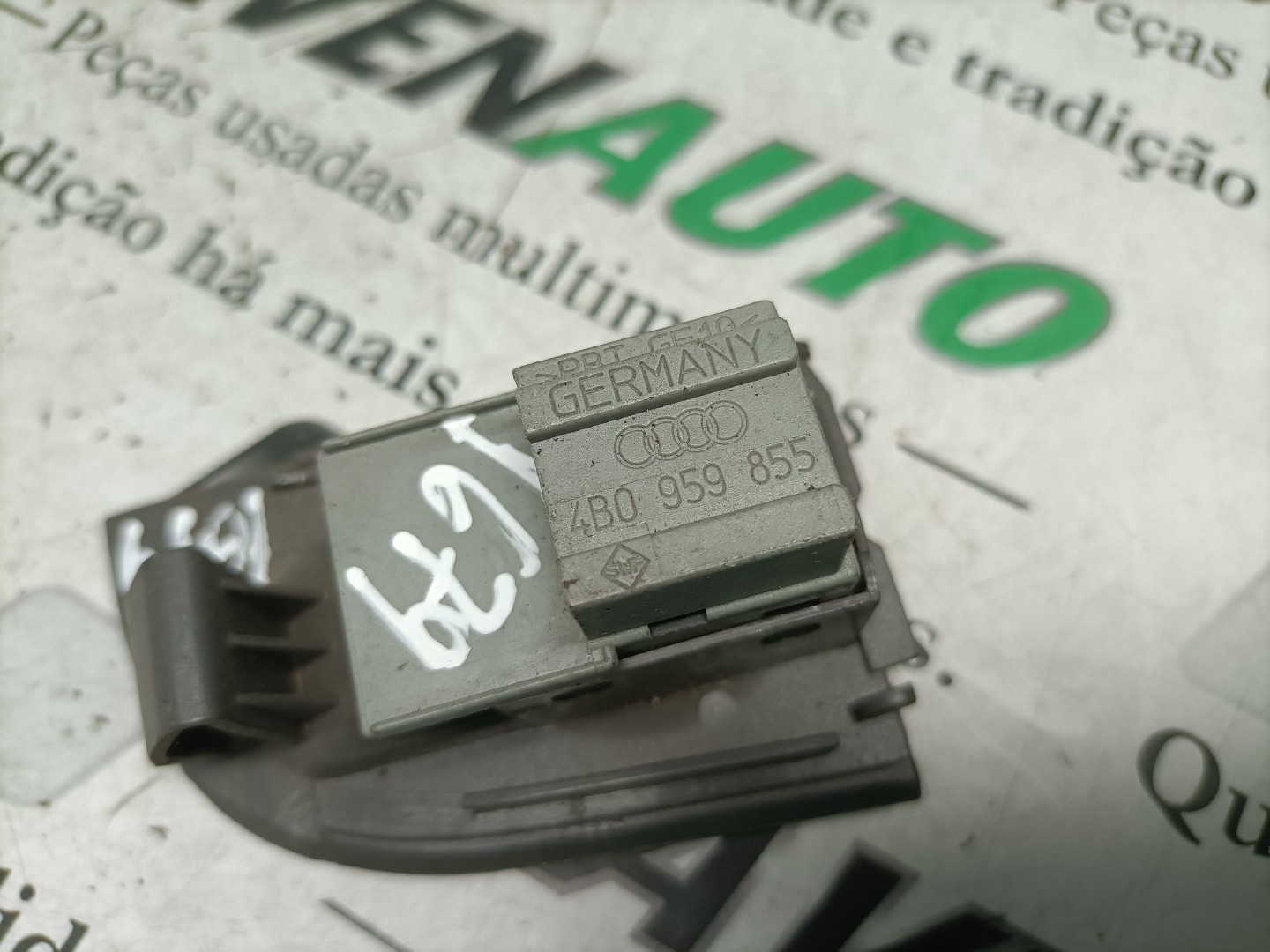 Botão / Botões / Comutador Vidro Dto AUDI A6 (4B2, C5) | 97 - 05 Imagem-2