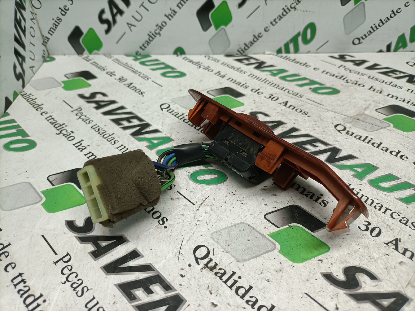 Botão / Botões / Comutador Vidro Dto SSANGYONG MUSSO (FJ) | 93 - 07 Imagem-1