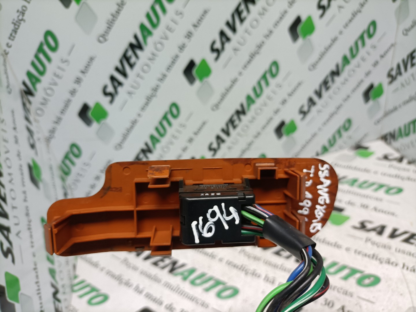 Botão / Botões / Comutador Vidro Dto SSANGYONG MUSSO (FJ) | 93 - 07 Imagem-4