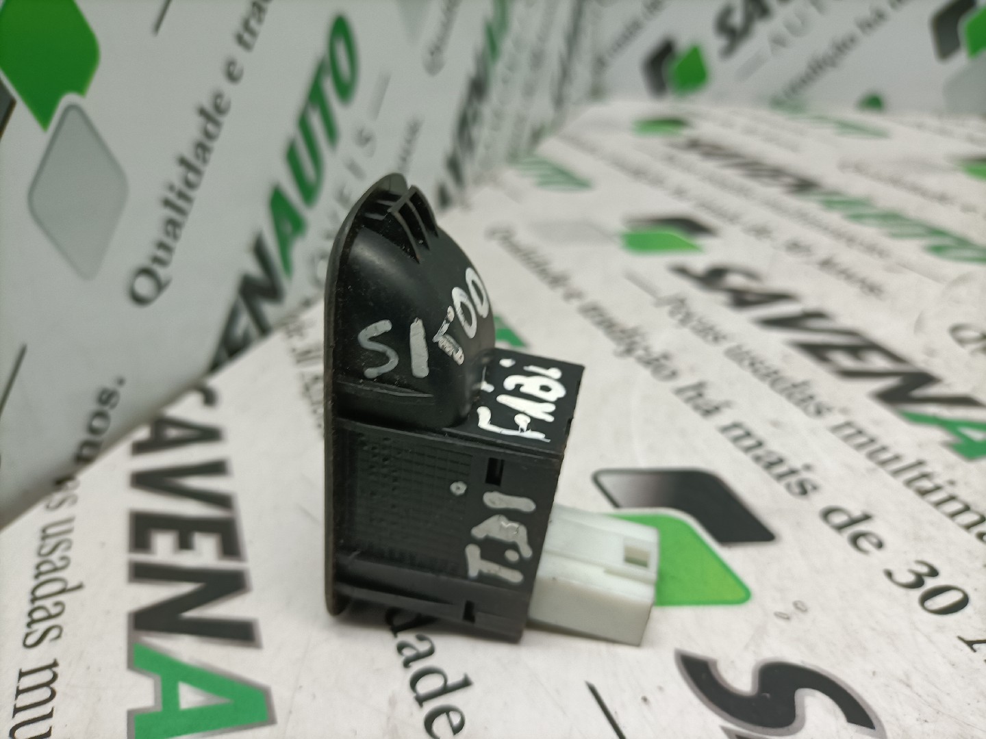 Botão / Botões / Comutador Vidro Dto SKODA FABIA II (542) | 06 - 14 Imagem-1