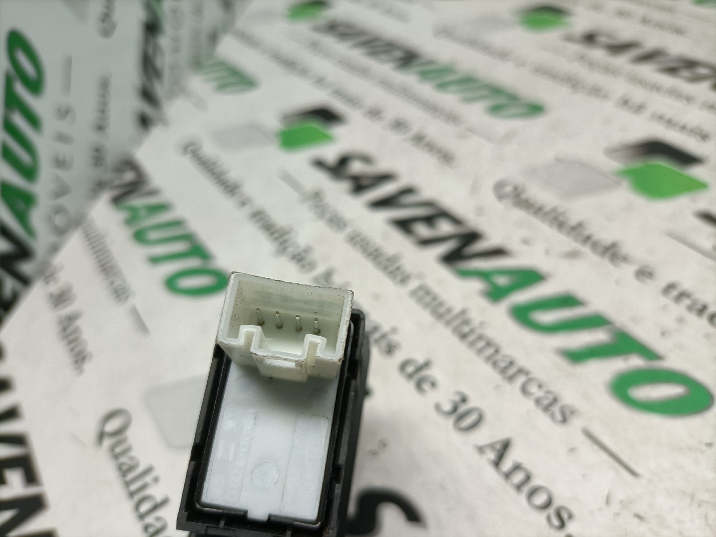 Botão / Botões / Comutador Vidro Dto SKODA FABIA II (542) | 06 - 14 Imagem-2