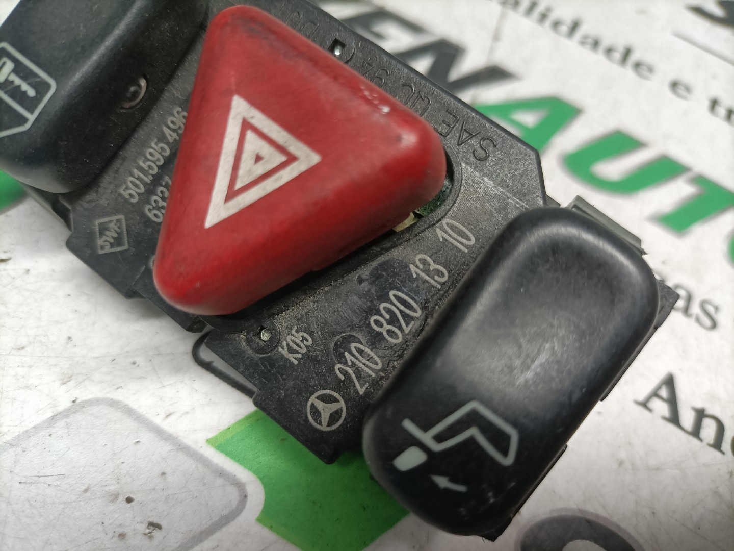 Botão de 4 Piscas MERCEDES-BENZ E-CLASS (W210) | 95 - 03 Imagem-1