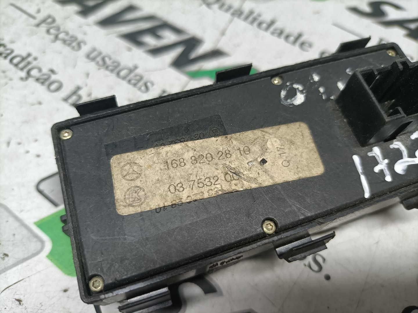 Botão / Botões / Comutador Vidro Esq MERCEDES-BENZ A-CLASS (W168) | 97 - 05 Imagem-2