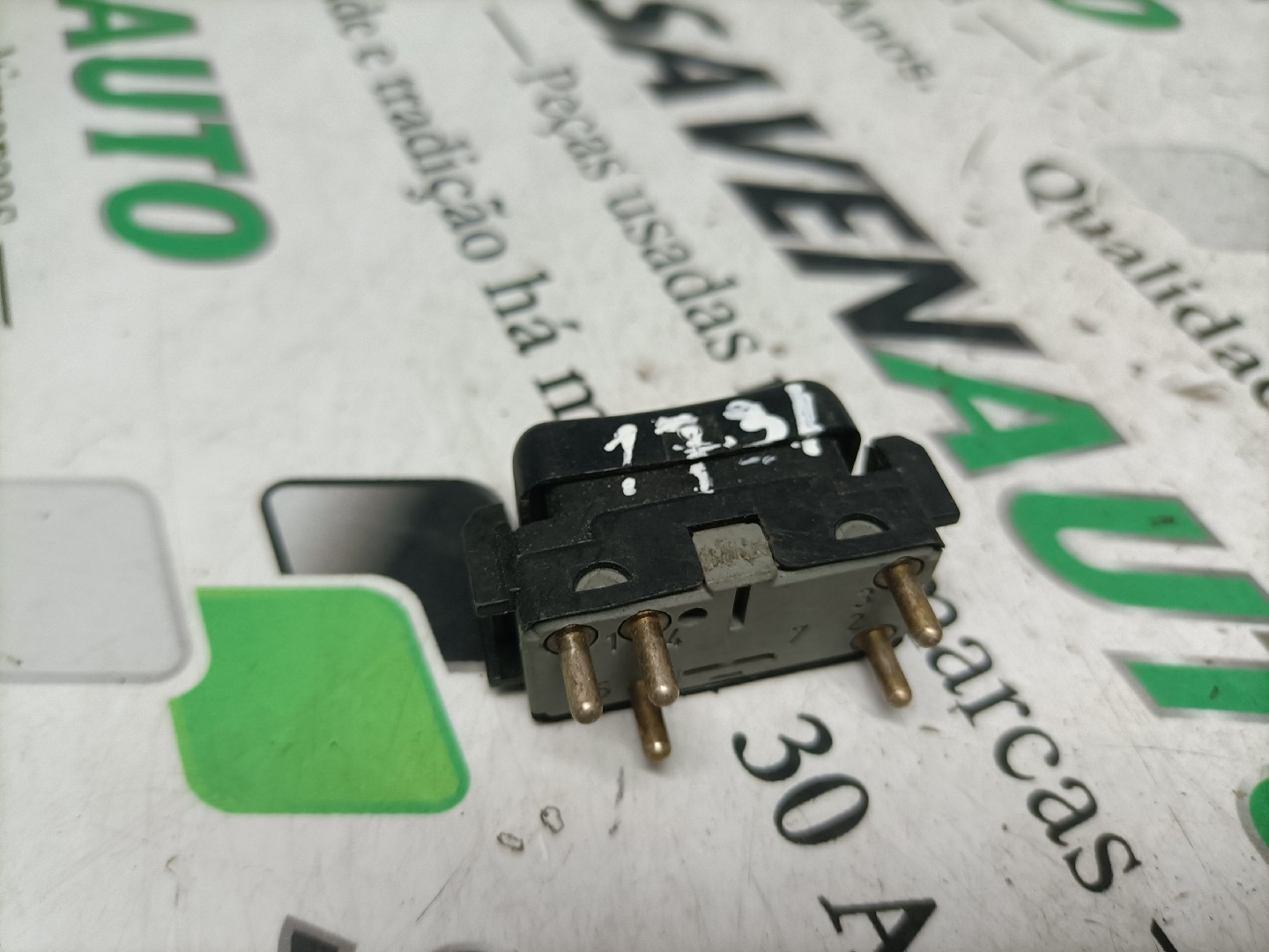 Botão / Botões / Comutador Vidro Dto MERCEDES-BENZ E-CLASS (W124) | 93 - 96 Imagem-1