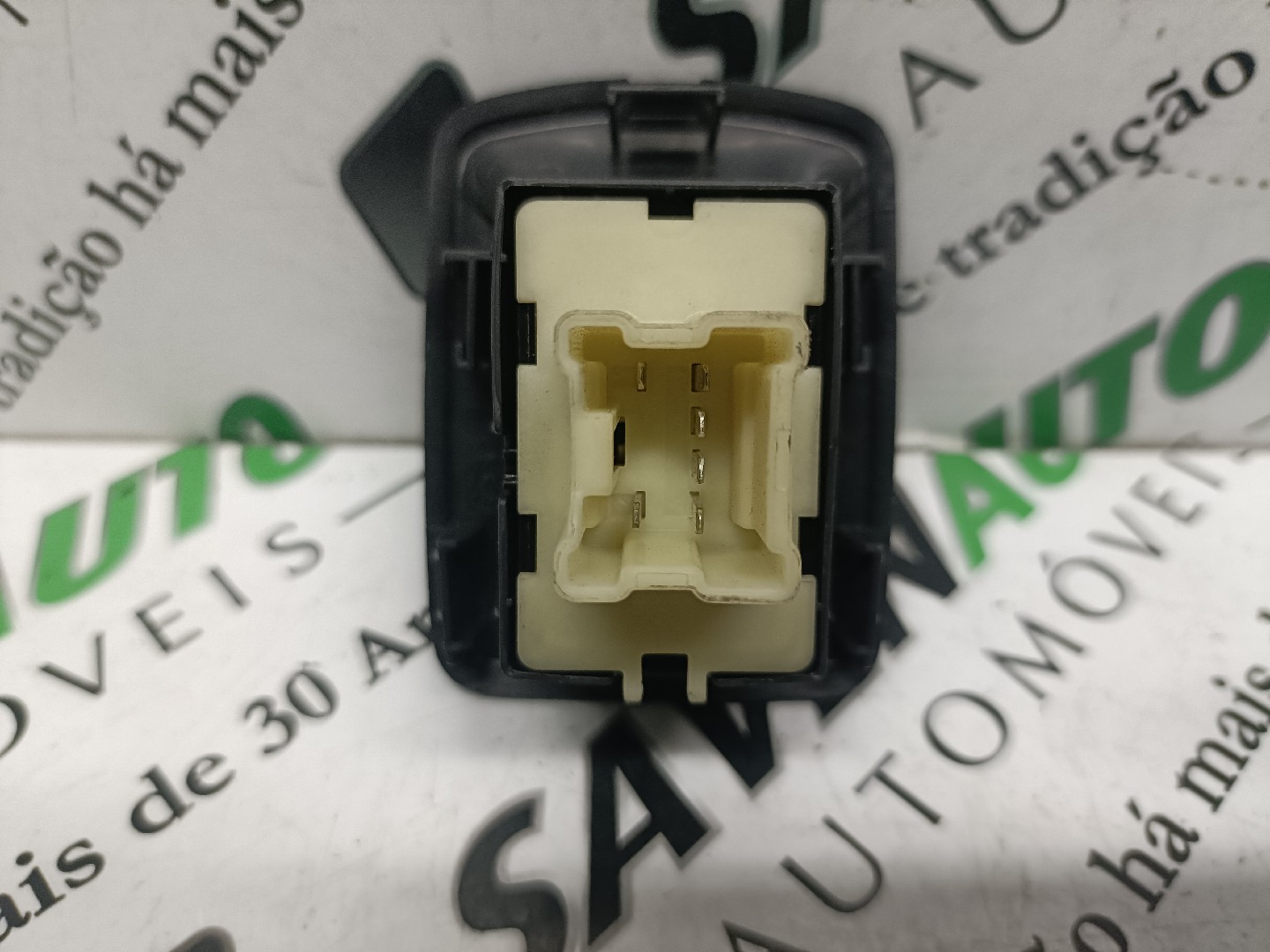 Botão / Botões / Comutador Vidro Dto DACIA LOGAN MCV II | 13 -  Imagem-1