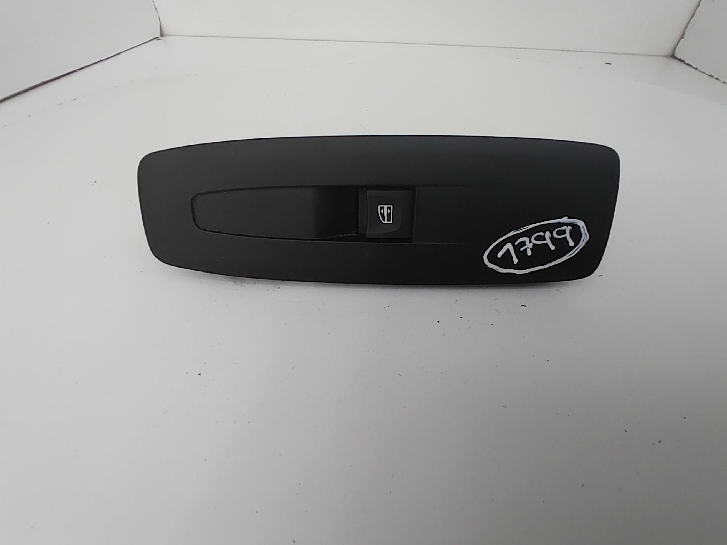 Botão / Botões / Comutador Vidro Dto RENAULT MEGANE IV Hatchback (B9A/M/N_) | 15 - 