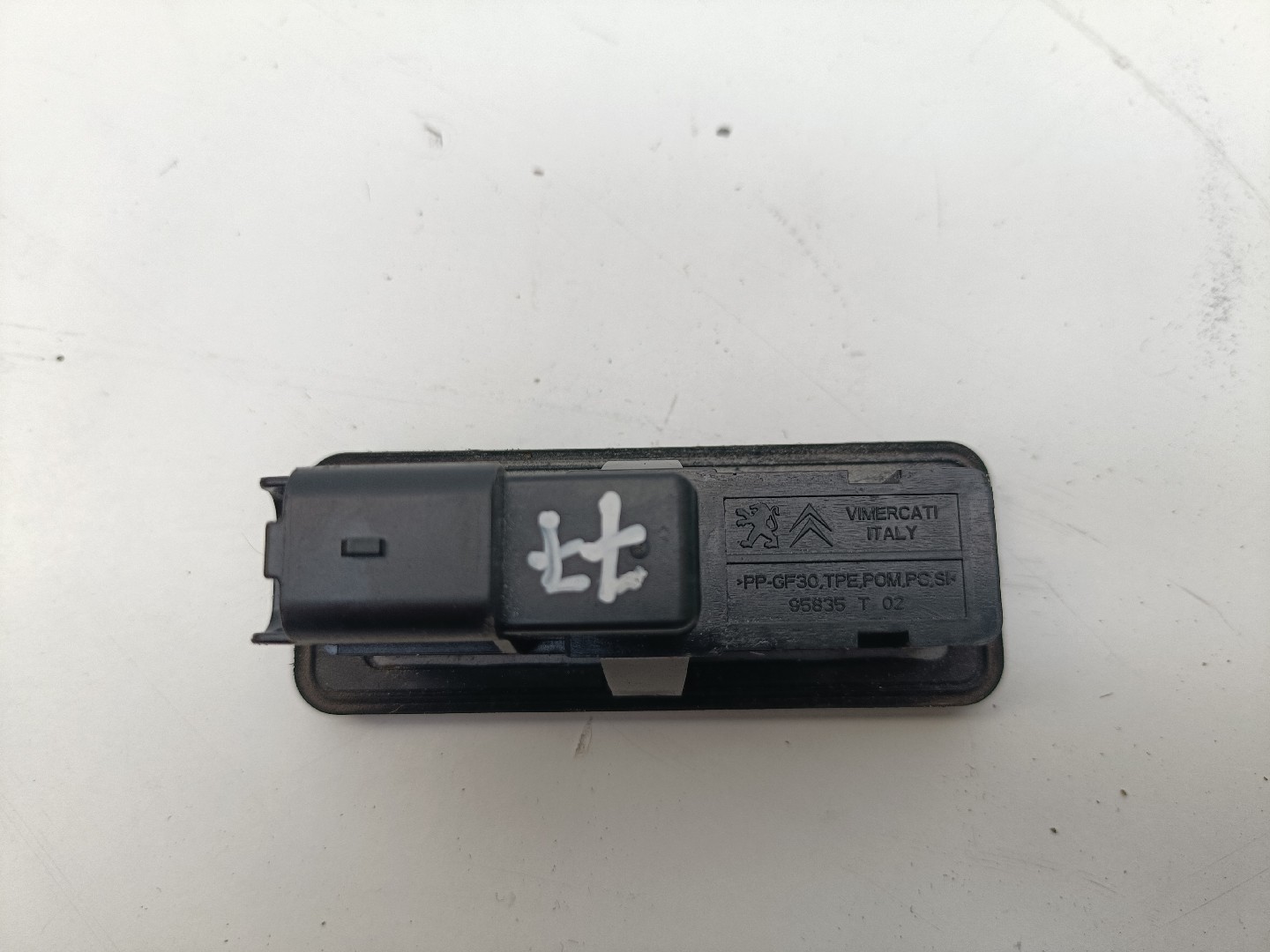 Interruptor / Switch / Botão da Mala CITROEN C4 CACTUS | 14 -  Imagem-1