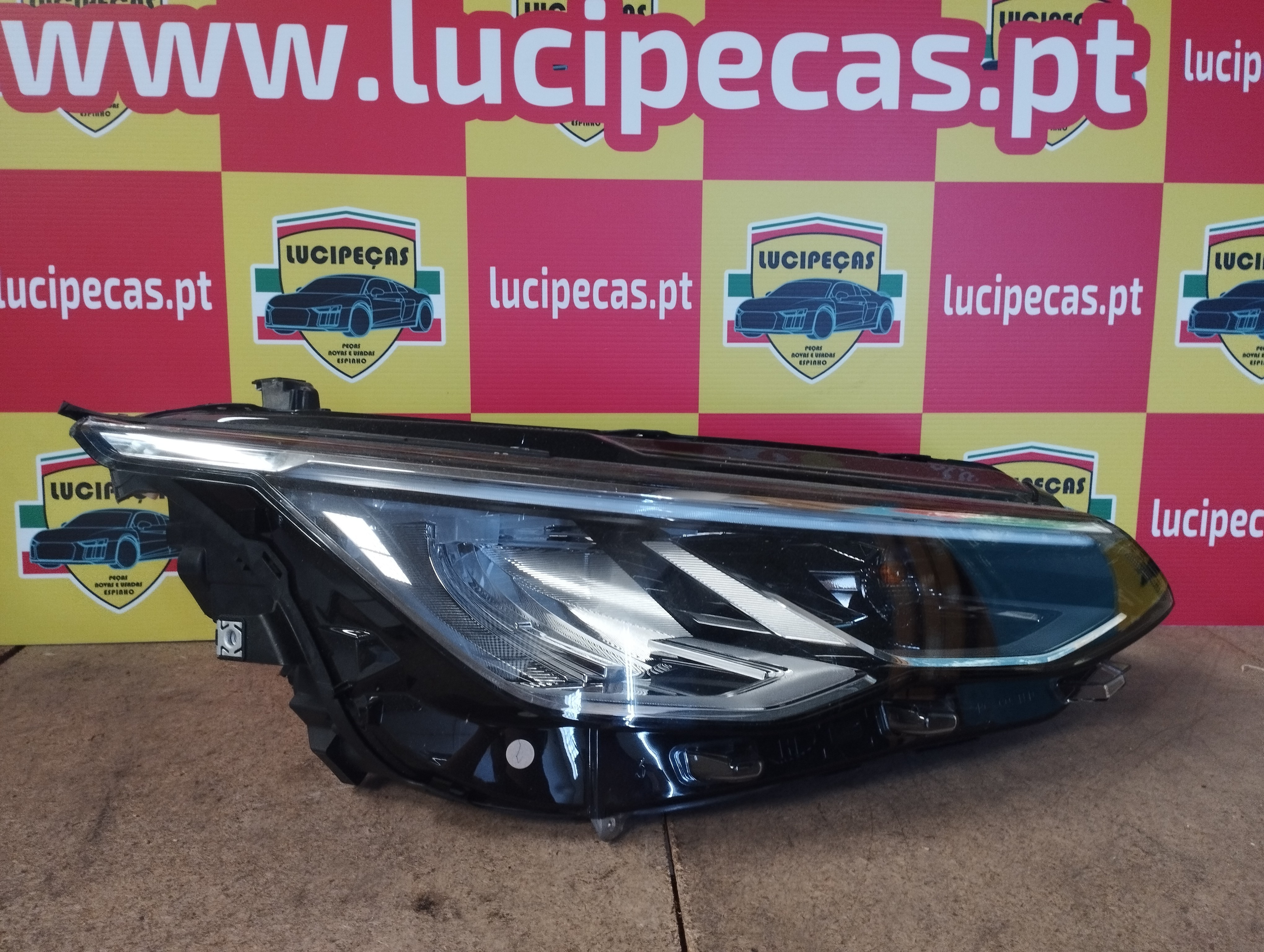 Right Headlight  VOLKSWAGEN GOLF VIII (CD1) | 19 -  Imagem-1