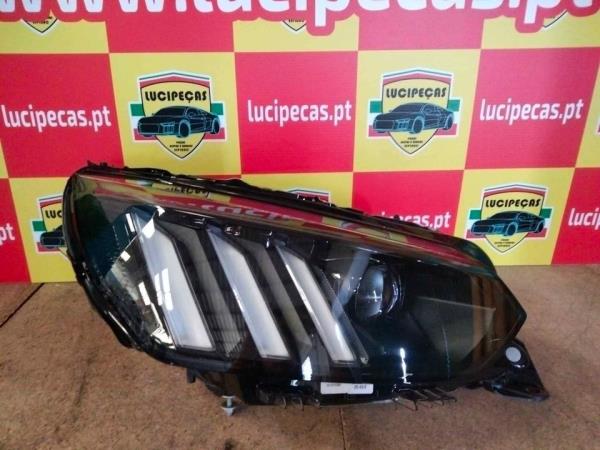 Right Headlight  PEUGEOT 2008 II (U_) | 19 - 