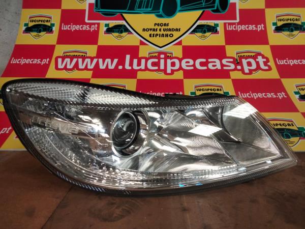 Right Headlight  SKODA OCTAVIA II (1Z3) | 04 - 13