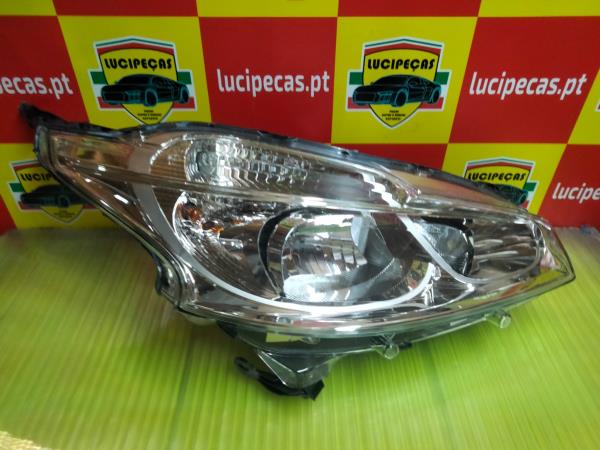 Right Headlight  PEUGEOT 208 I (CA_, CC_) | 12 - 