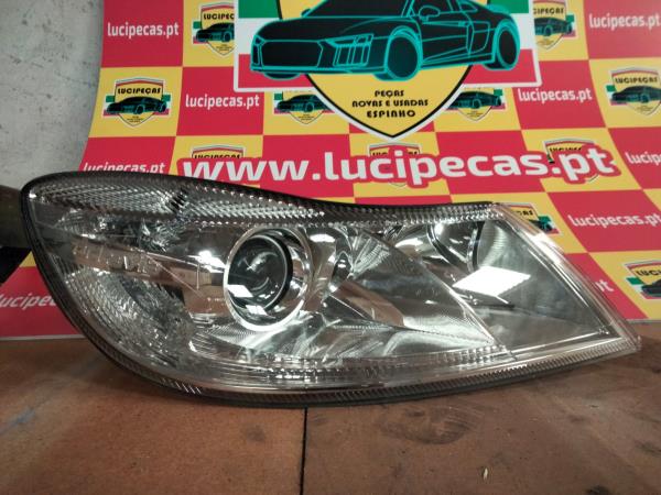 Right Headlight  SKODA OCTAVIA II (1Z3) | 04 - 13