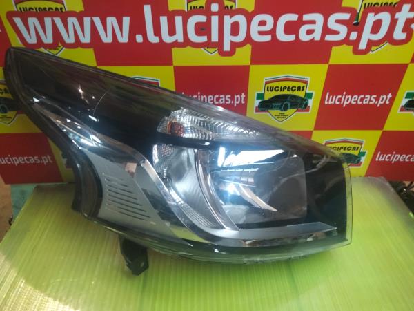 Right Headlight  RENAULT TRAFIC III Autocarro (JG_) | 14 - 