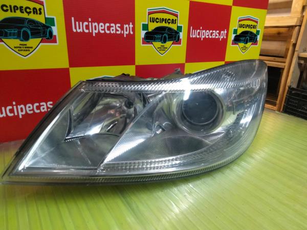 Left Headlight SKODA OCTAVIA II Combi (1Z5) | 04 - 13