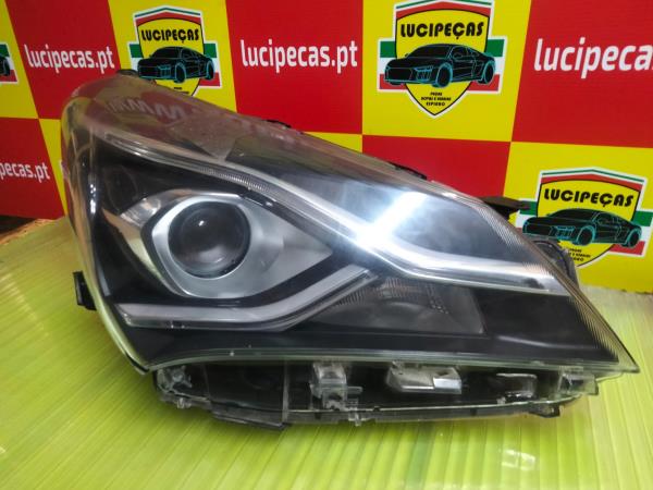 Right Headlight  TOYOTA YARIS Caixa (_P13_) | 12 - 