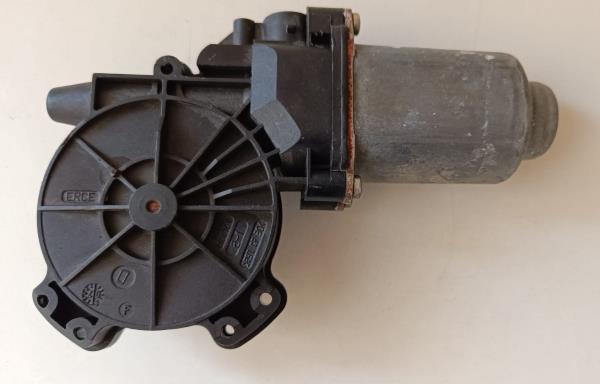 Motor elevador de vidro trás ESQ RENAULT MEGANE II (BM0/1_, CM0/1_) | 01 - 12
