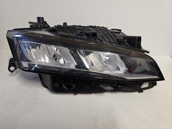 Right Headlight  PEUGEOT 308 III