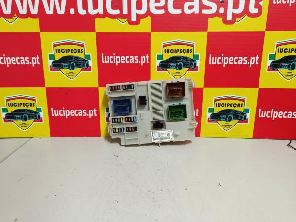 CAIXA DE FUSÍVEIS VOLVO - ID S_35517