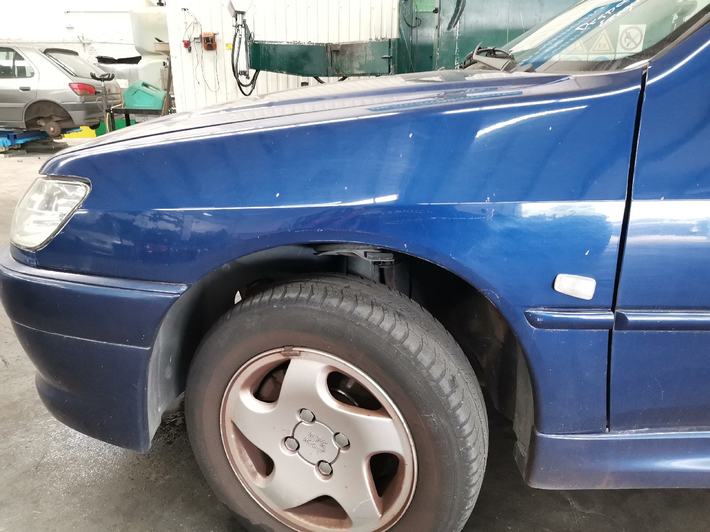 Guarda Lamas Esquerdo PEUGEOT 306 Hatchback (7A, 7C, N3, N5) | 93 - 03