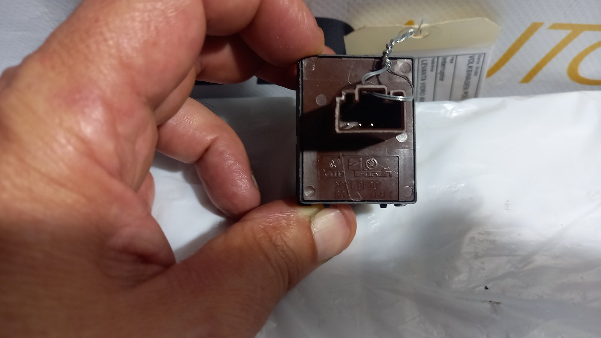 Botão / Interruptor Vidro Frente Esquerdo VOLKSWAGEN POLO (6R1, 6C1) | 09 -  Imagem-2