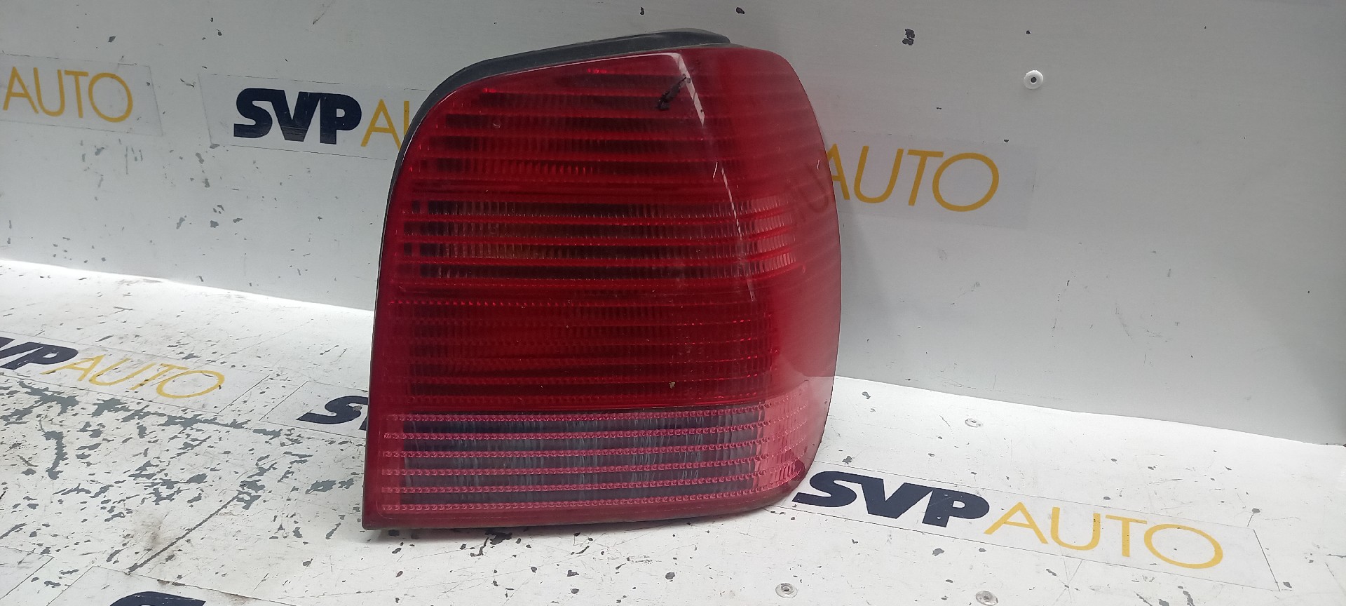 Right Tail Light  VOLKSWAGEN POLO (6N2) | 99 - 01