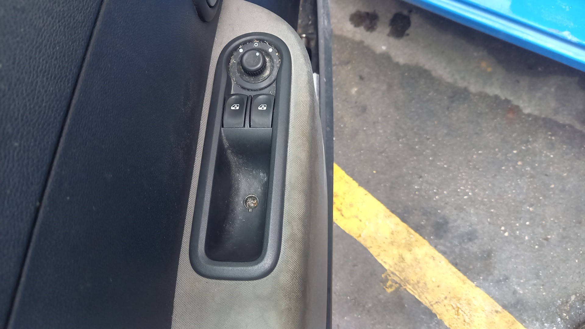 Botão / Interruptor Vidro Frente Esquerdo RENAULT CLIO III (BR0/1, CR0/1) | 05 - 