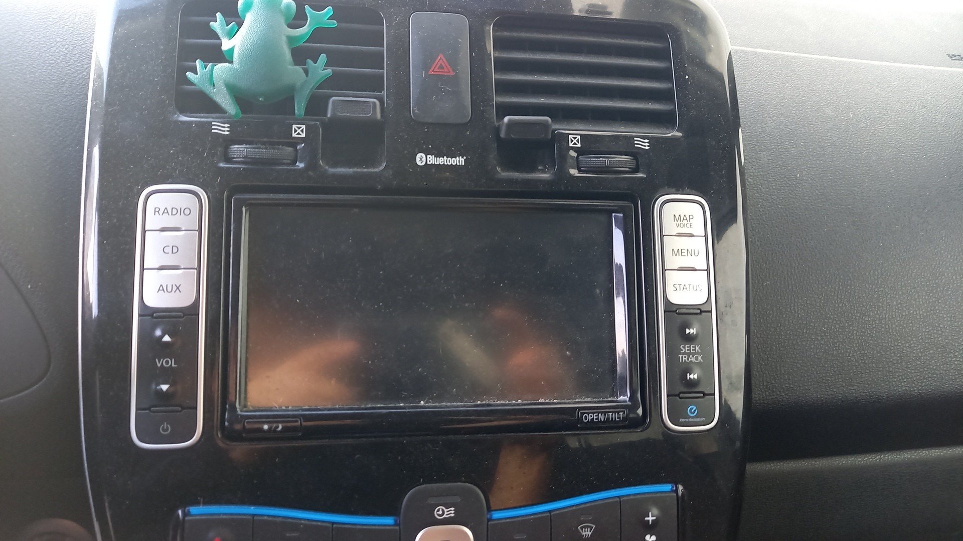 Rádio NISSAN LEAF (ZE0) | 10 - 