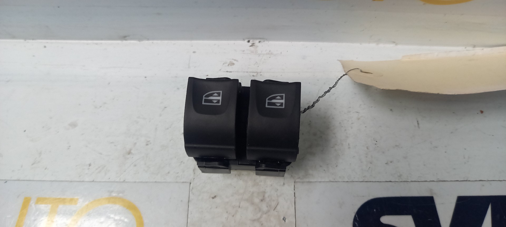 Botão / Interruptor Vidro Frente Esquerdo NISSAN TOWNSTAR (XFK) | 22 -