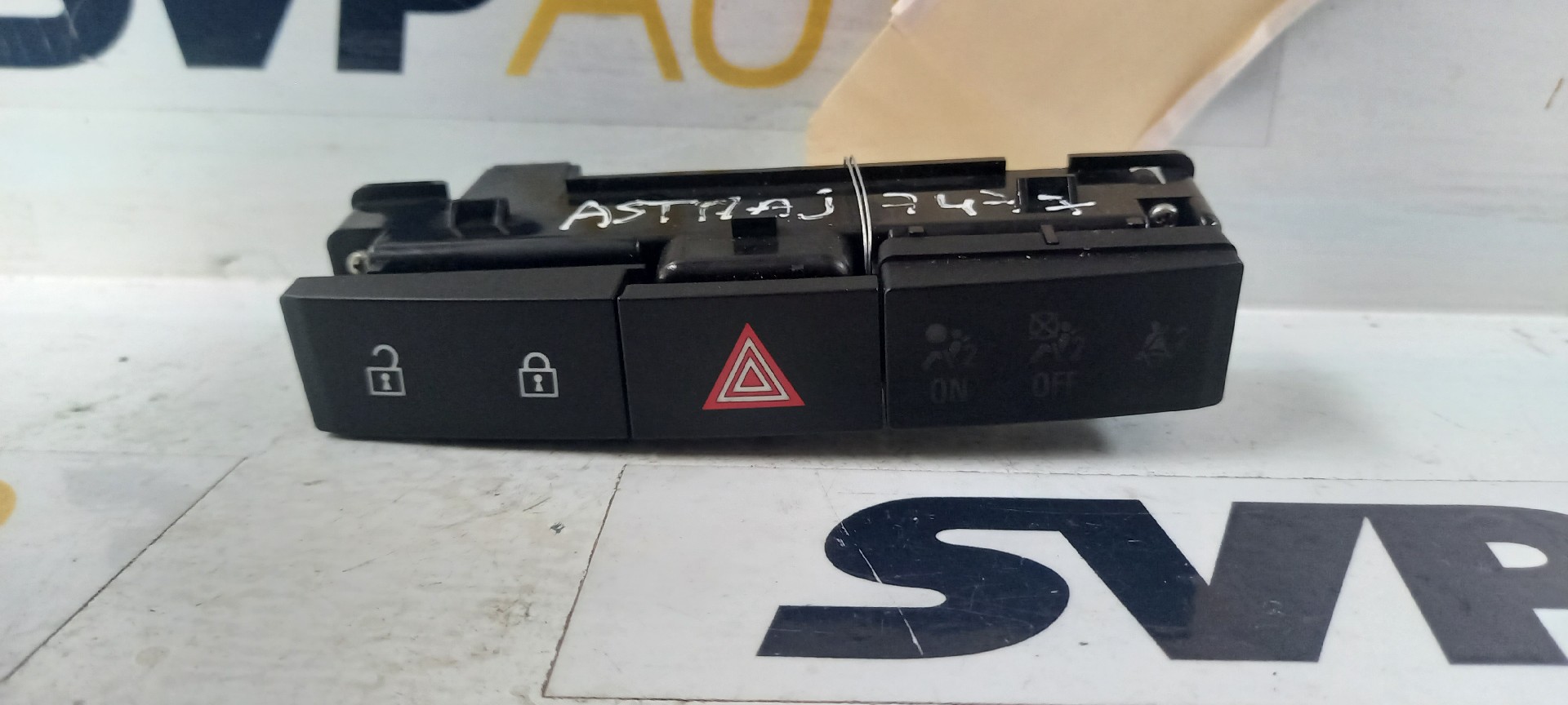 Botão / Interruptor 4 Piscas OPEL ASTRA J (P10) | 09 - 15