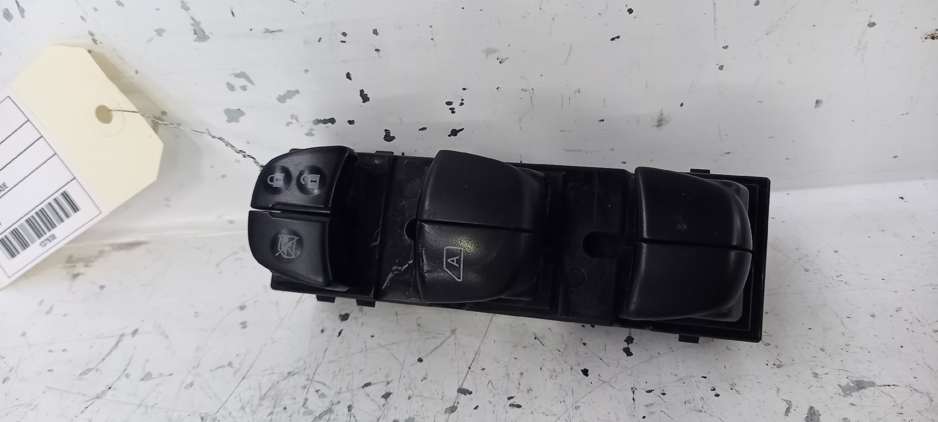 Botão / Interruptor Vidro Frente Esquerdo NISSAN JUKE (F15) | 10 - 