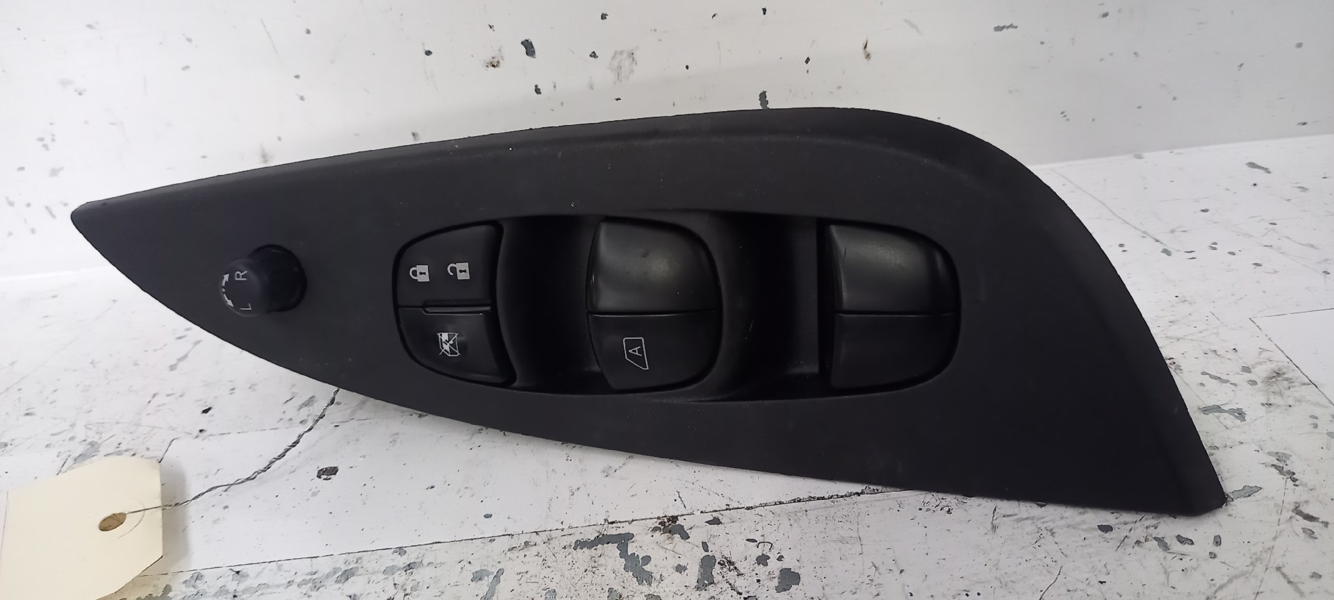 Botão / Interruptor Vidro Frente Esquerdo NISSAN PULSAR Hatchback (C13) | 12 - 