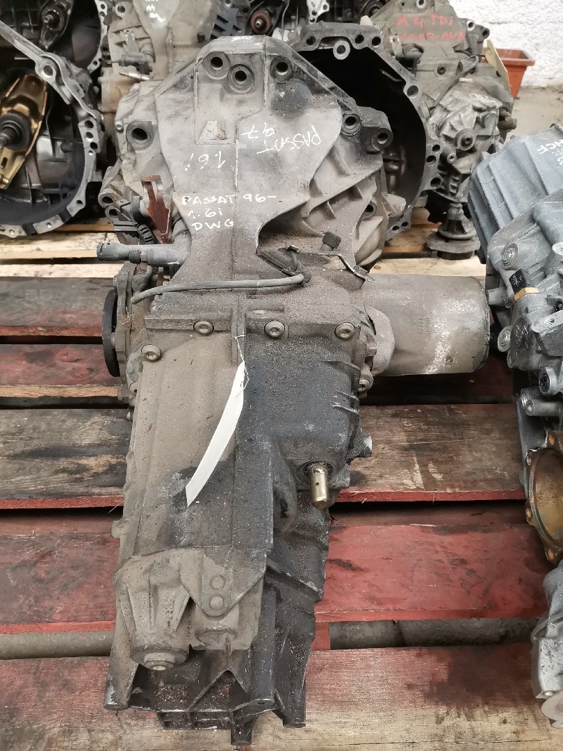 Caixa de Velocidades Manual VOLKSWAGEN PASSAT (3B2) | 96 - 01