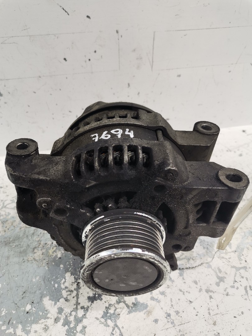 Alternator TOYOTA AVENSIS três volumes (_T25_) | 03 - 08