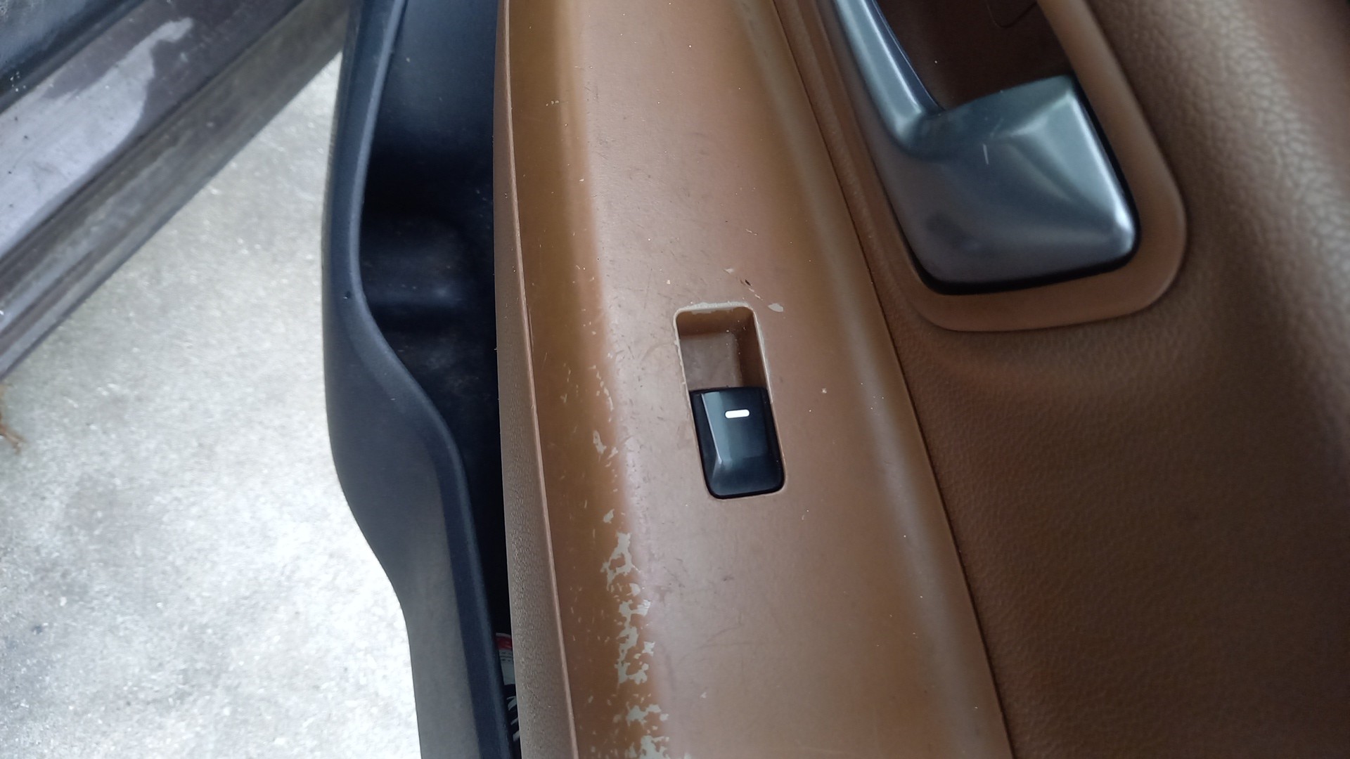 Botão / Interruptor Vidro Trás Direito KIA RIO III (UB) | 11 - 