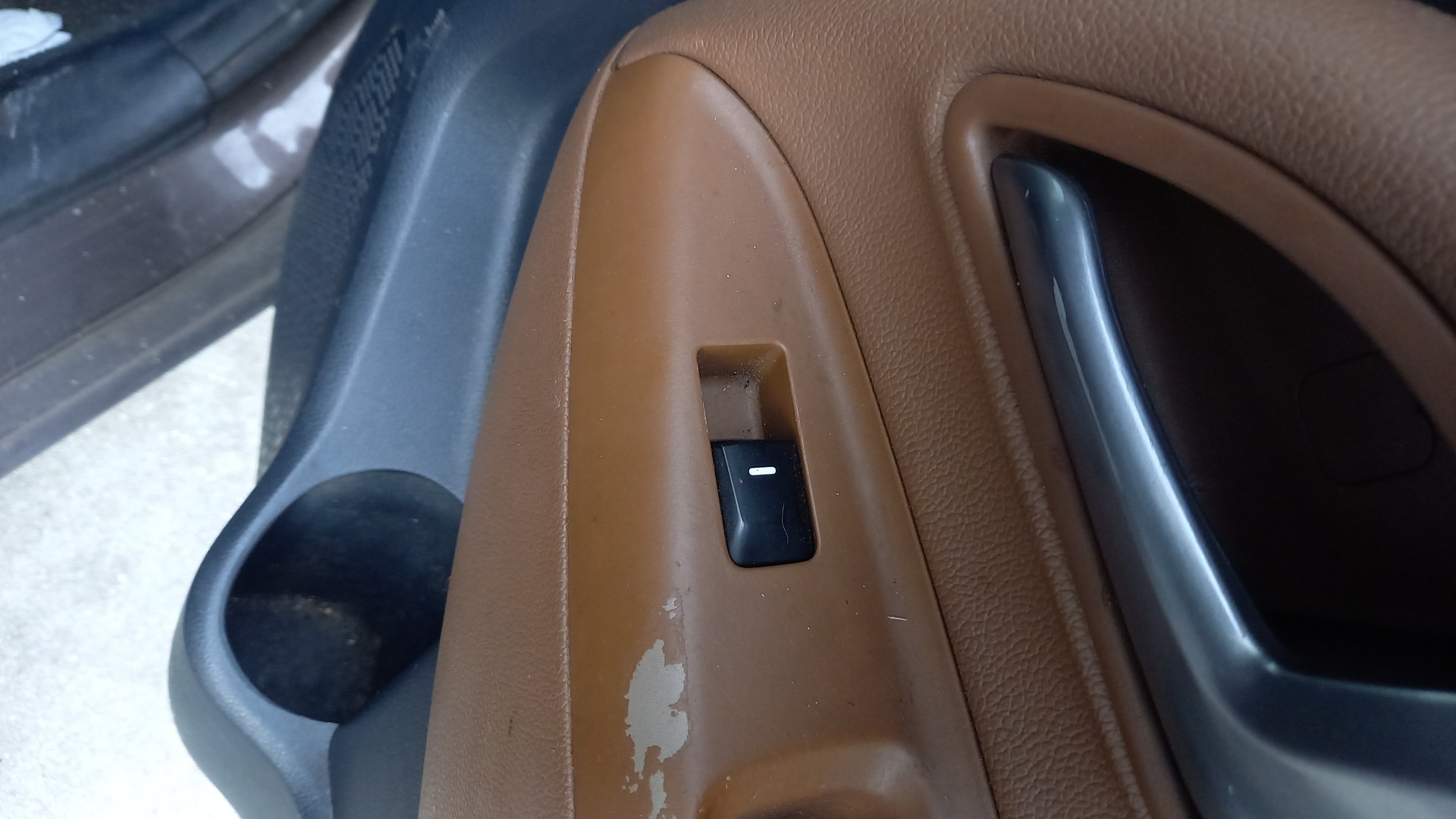 Botão / Interruptor Vidro Frente Direito KIA RIO III (UB) | 11 - 