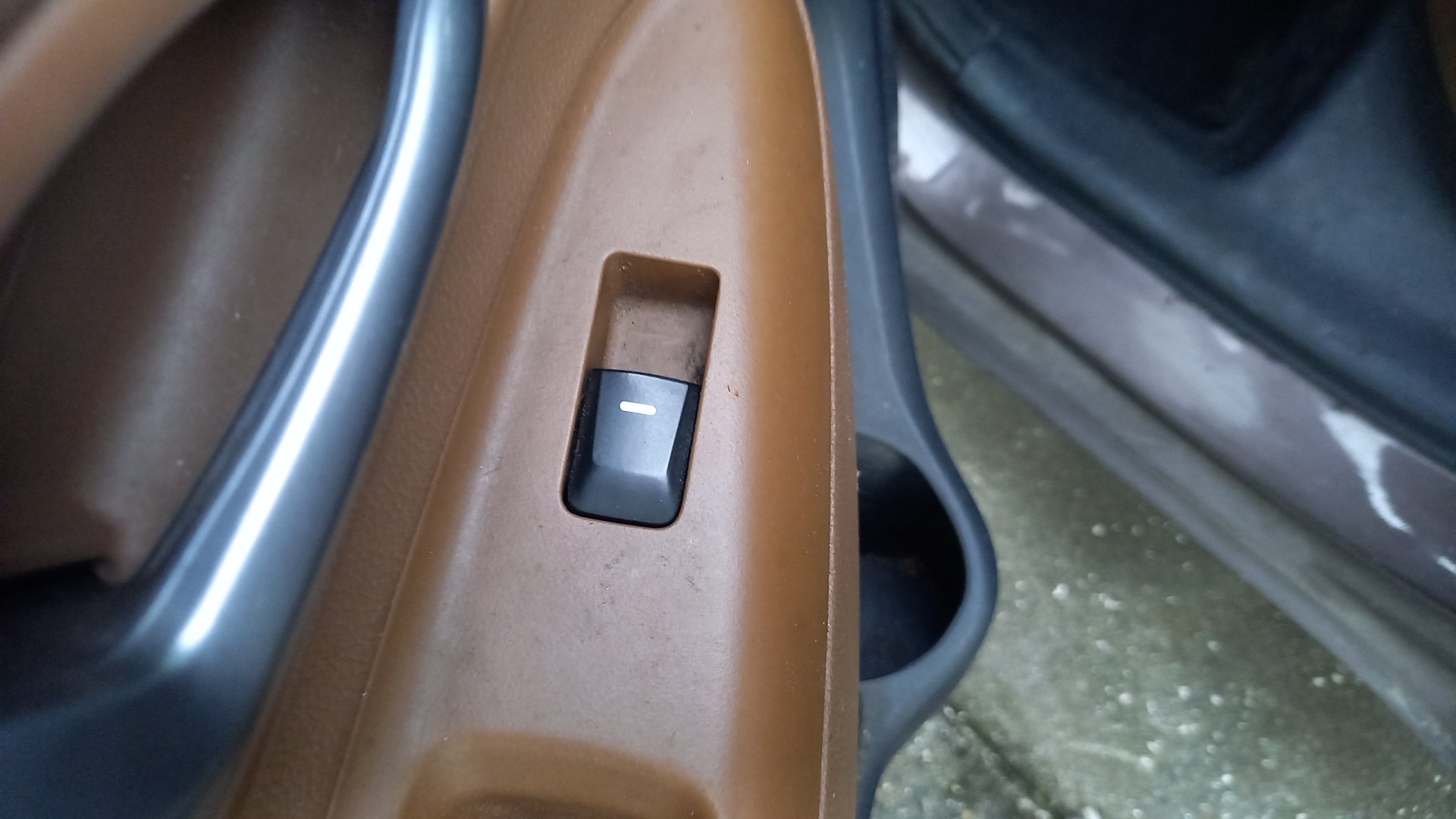 Botão / Interruptor Vidro Trás Esquerdo KIA RIO III (UB) | 11 - 