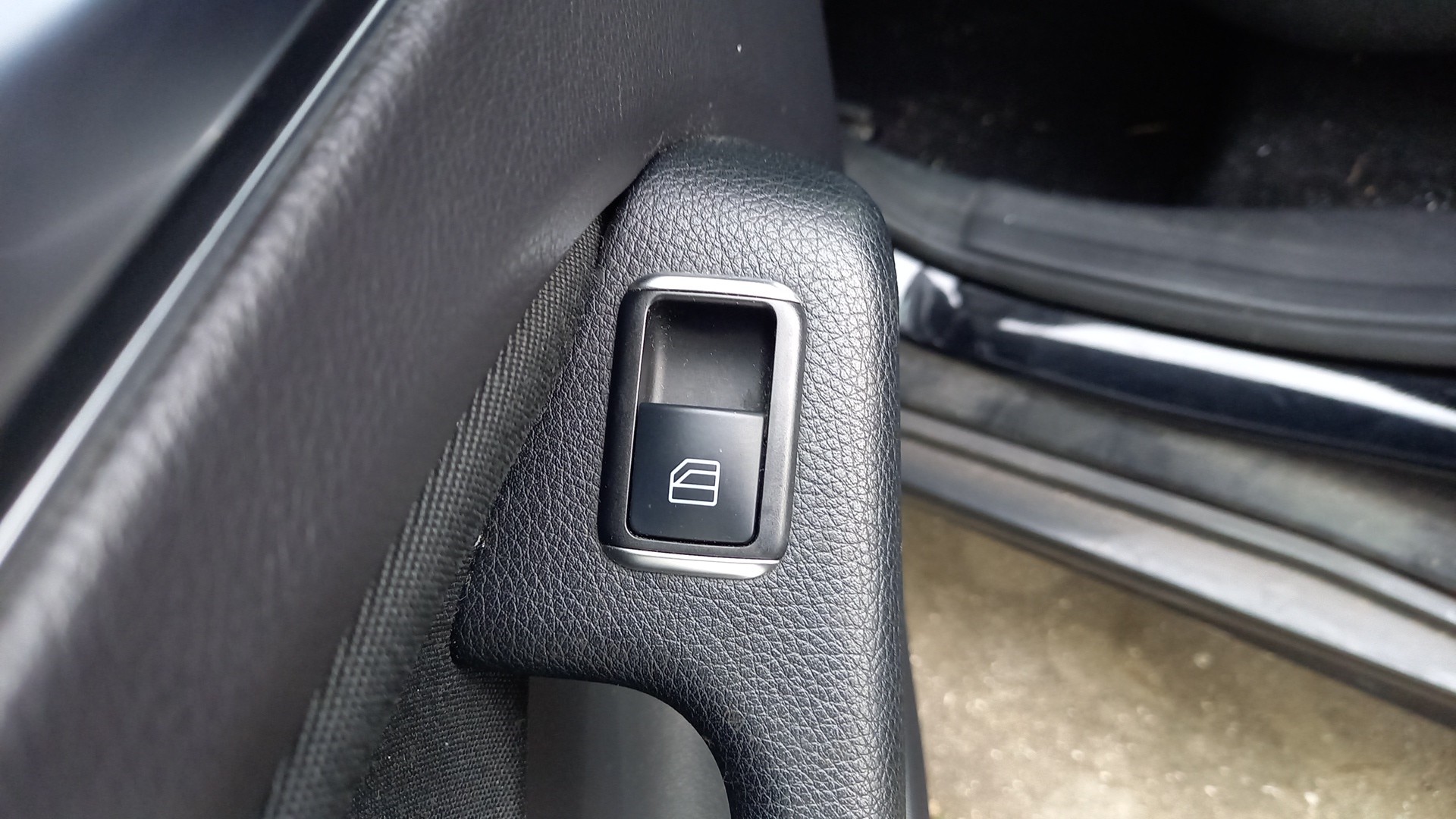 Botão / Interruptor Vidro Trás Esquerdo MERCEDES-BENZ A-CLASS (W176) | 12 - 18