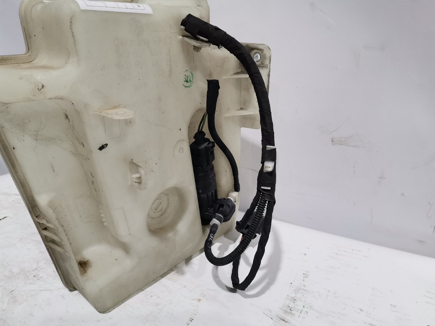 Reservatório / Depósito Limpa-Vidros VOLKSWAGEN GOLF VI (5K1) | 08 - 14 Imagem-4