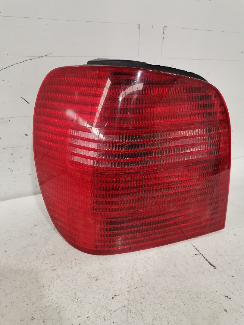 Left Tail Light  VOLKSWAGEN POLO (6N2) | 99 - 01