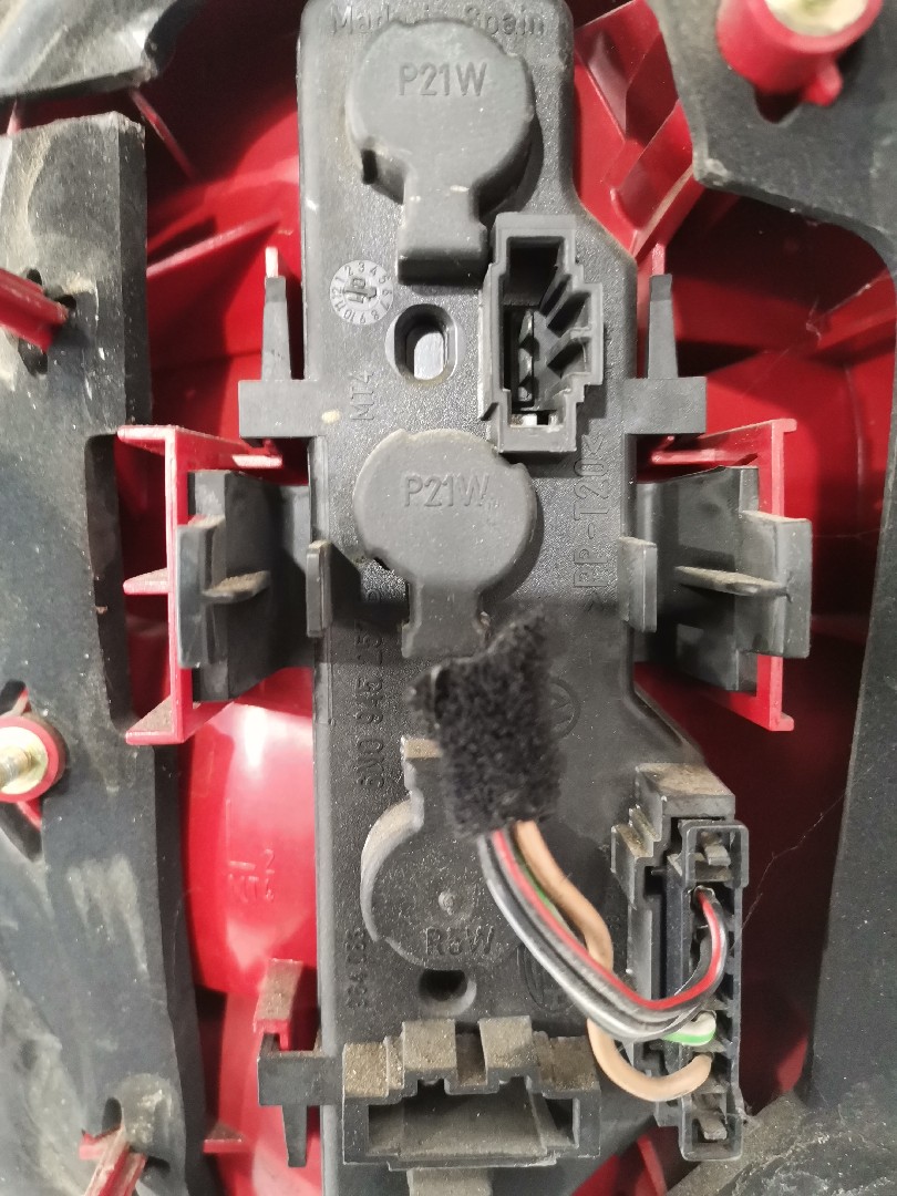 Left Tail Light  VOLKSWAGEN POLO (6N2) | 99 - 01 Imagem-1