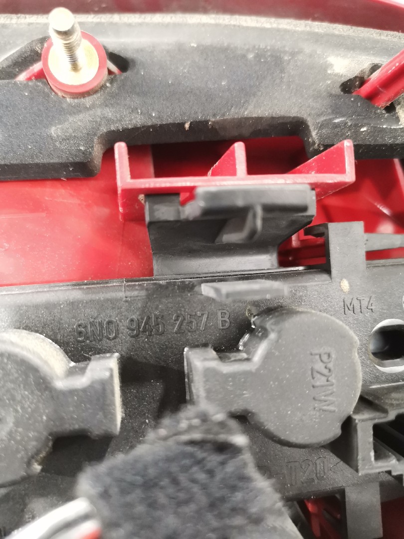 Left Tail Light  VOLKSWAGEN POLO (6N2) | 99 - 01 Imagem-2