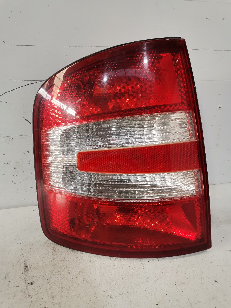 Farolim Traseiro Esquerdo SKODA FABIA I Combi (6Y5) | 00 - 07