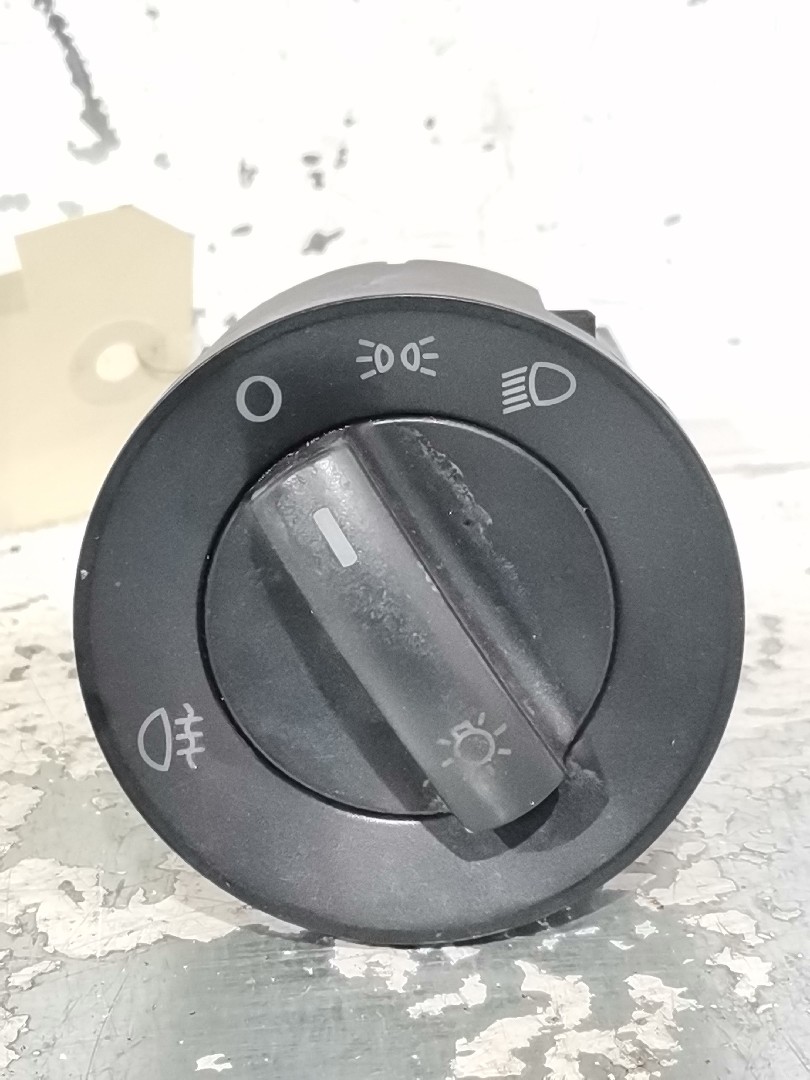 Botão / Interruptor Luzes VOLKSWAGEN POLO (9N_) | 01 - 14