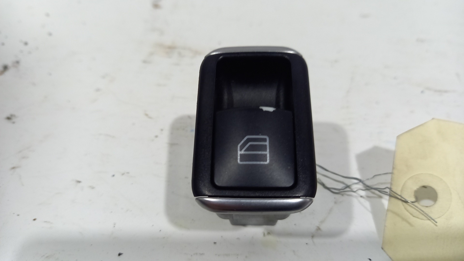 Botão / Interruptor Vidro Frente Direito MERCEDES-BENZ A-CLASS (W176) | 12 - 18 Imagem-1