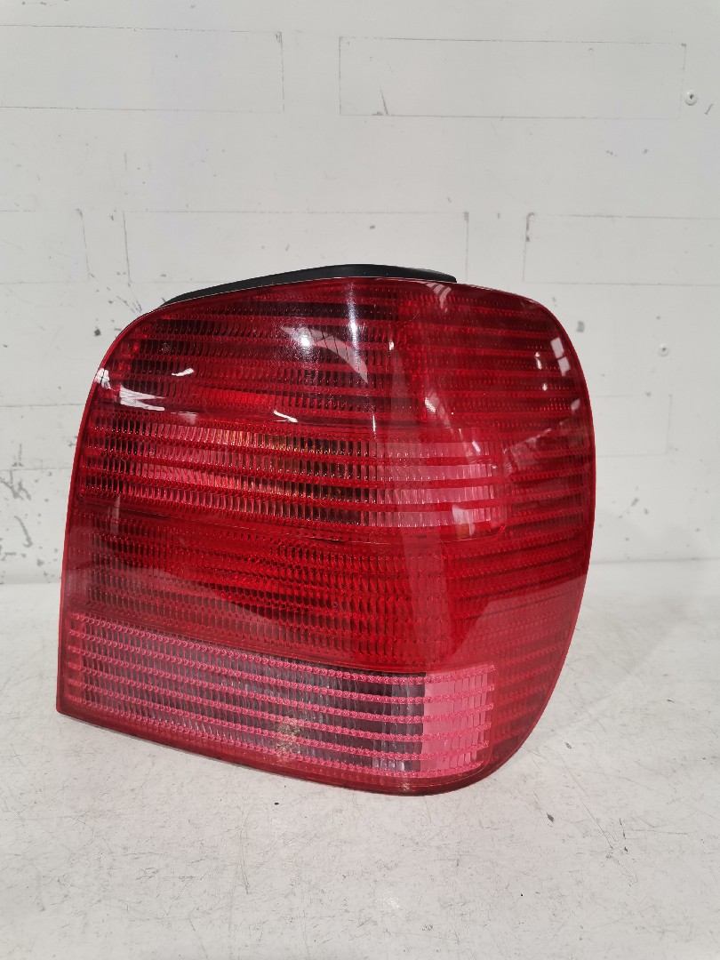 Right Tail Light  VOLKSWAGEN POLO (6N2) | 99 - 01