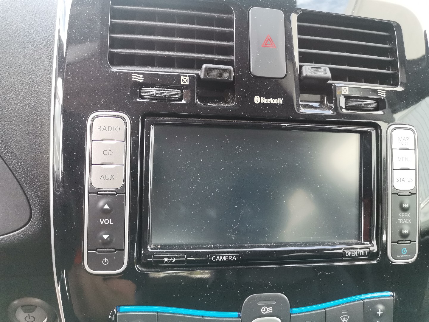 Rádio NISSAN LEAF (ZE0) | 10 - 