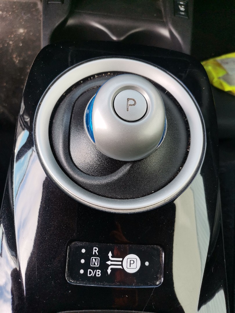 Seletor Velocidades NISSAN LEAF (ZE0) | 10 - 