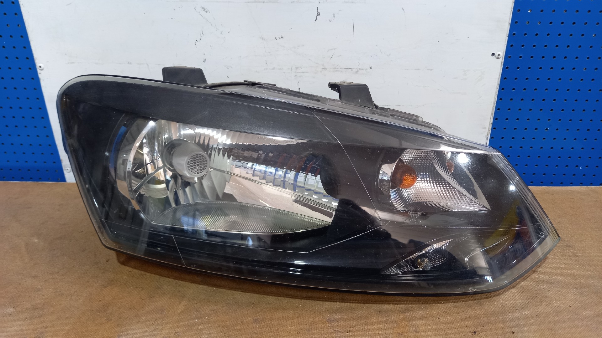 Right Headlight  VOLKSWAGEN POLO (6R1, 6C1) | 09 - 