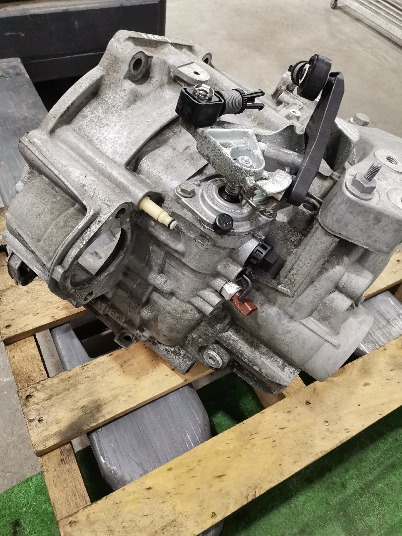 Caixa de Velocidades Manual VOLKSWAGEN SCIROCCO (137, 138) | 08 - 17 Imagem-3