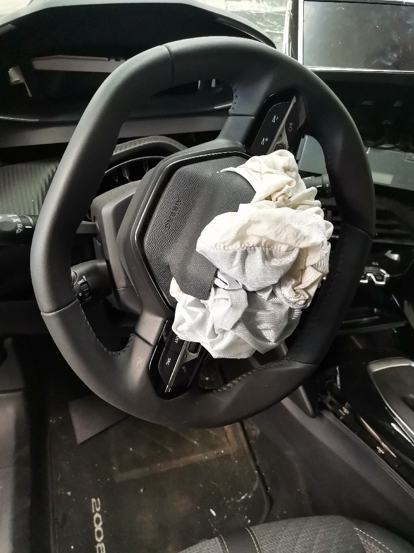 Volante PEUGEOT 2008 II (U_) | 19 - 